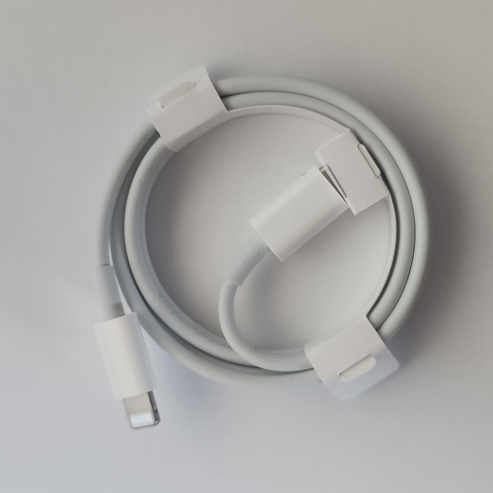 (3) New authentic Apple USB-C to Lightning Cable (1 m) - Picture 2 of 4